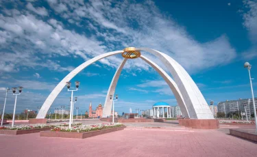 Жители Актобе жалуются на нашествие мошкары и комаров