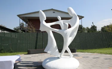 Қала күні қарсаңында Алматыда инклюзивті балалар алаңы ашылды