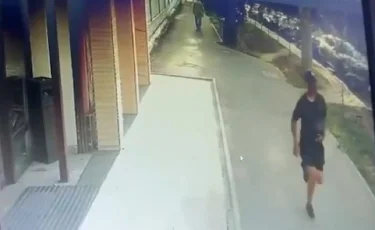 Алматыда ақша айырбастау пунктінің жанында тұрғынның 13 млн теңгесін ұрлап кетті