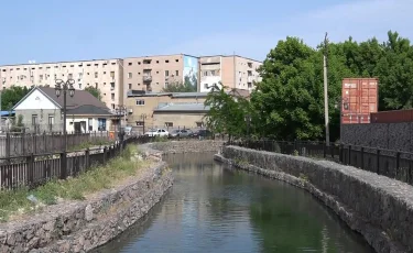 Шымкенттегі Қошқар ата өзені күл-қоқыстың ордасына айналды