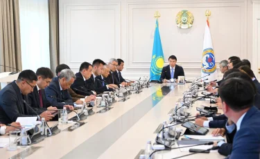 Дархан Сатыбалды мерзімнің сақталмауы мен жұмыстың сапасыз орындалғаны үшін мердігерлерді сынға алды