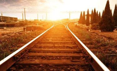 Қарағанды облысында көлік теміржолға шығып кетіп, үш адам мерт болды