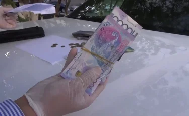 Алаяқтардың айласы: Түркістан облысында зейнеткер  "ҰҚК қызметкеріне" 13 миллион теңге аударған