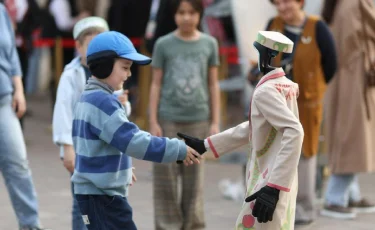 Digital Fest Almaty: Панфилов көшесінде тұрғындарды роботтар қарсы алады