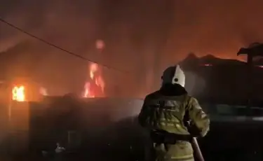 Құтқарушылар 5 газ баллонын үйден шығарып, жарылыстың алдын алды