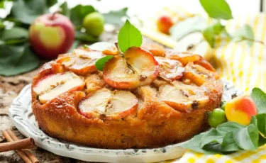 Яблочный гигант к юбилею: в Конаеве испекли 30-метровый пирог