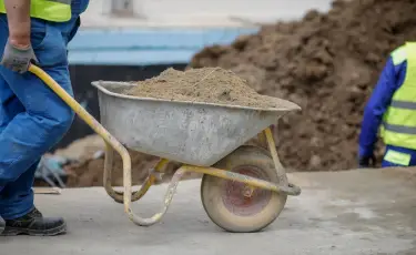 Сколько иностранцев работает в Казахстане