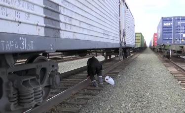 Опасно для жизни: актюбинцы просят власти построить переход через железную дорогу