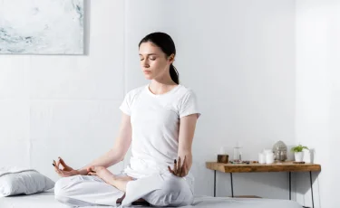 Медитация для начинающих: простые практики для спокойствия и концентрации