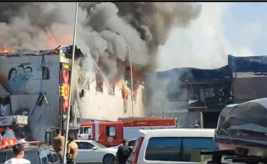 Алматыда үш қабатты ғимарат өртенді