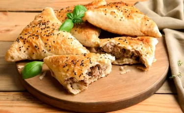 "Самса с личинками": школьная столовая оказалась под прицелом проверок