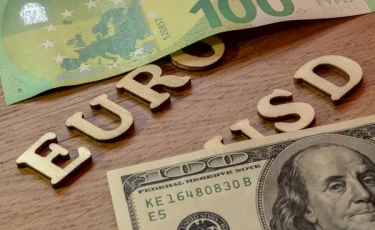 Курс евро и доллара в обменниках Астаны и Алматы 14 сентября 2025