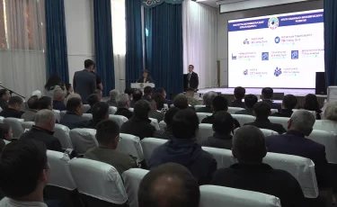 Жетісу ауданының әкімі халықпен кездесіп, инфрақұрылым мен білім саласындағы жобаларды таныстырды