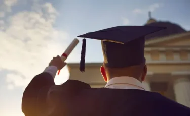 В Алматы более ста родителей стали жертвами мошенника