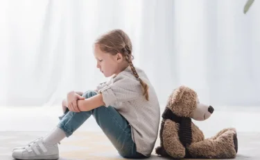 Несчастная любовь и школьные трудности: как помочь подростку справиться с переживаниями