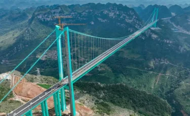 Қытай әлем бойынша ең биік көпір салып, рекорд жаңартты