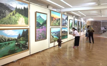 Мың бояулы Алматы: қаланың табиғаты бейнеленген картиналар көрмесі өтті