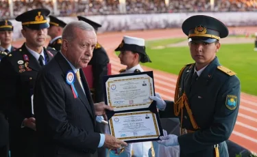 Президент Турции лично вручил диплом казахстанскому выпускнику