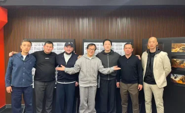 Джеки Чан прибыл в Алматы: стали известны детали визита