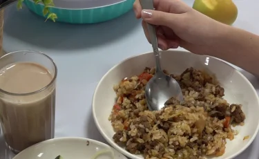 Без консервантов и газировки: как в алматинских школах следят за качеством питания