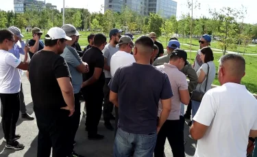 Атырауда ассенизатор жүргізушілері кәріздік сорғы станциясының құрылысын жеделдетуді талап етті