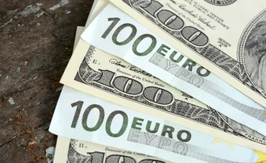 Курс евро и доллара в обменниках Астаны и Алматы 7 сентября 2025