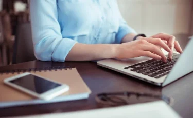 200 мыңнан астам педагог жасанды интеллектіні қолдануға арналған тегін курстан өтті