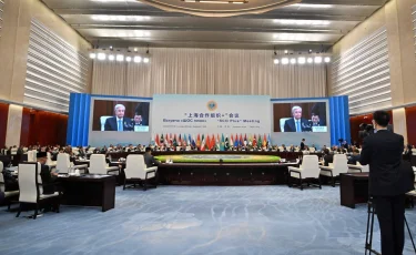 Глава государства принял участие в саммите "ШОС плюс"