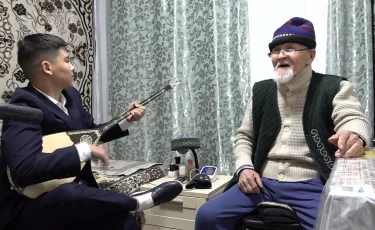 Қарттар күні: алматылық оқушылар қарияларға ән-жыр арнады