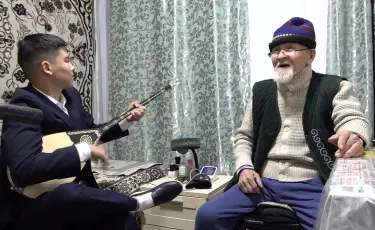 Қарттар күні: алматылық оқушылар қарияларға ән-жыр арнады