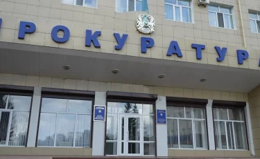 Мужчина принял здание прокуратуры за дом друга и повредил ворота