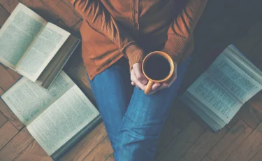 Что почитать этой осенью: новые книги казахстанских и мировых авторов