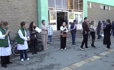 "Зәбір көріп жатырмыз": Көкбазарда саудагерлер басшылық әрекетіне наразы