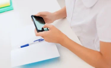 Алаяқтар «мұғалім» болып мектеп оқушыларына қоңырау шала бастады