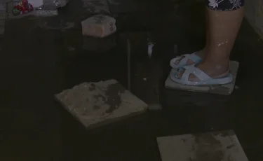 Нәжіс суы жайылып кетті: Атыраудағы  тұрғындар сасық иіске тұншығуға мәжбүр