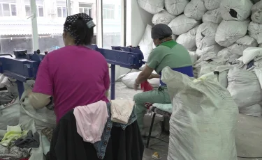 Вторая жизнь текстильных отходов: в Алматы набирает обороты уникальный экопроект