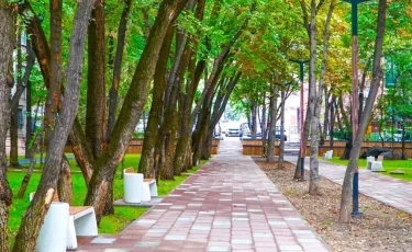 В Медеуском районе Алматы обустроили современную аллею для отдыха и спорта