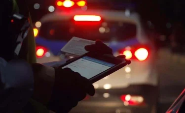 Не дай себе уснуть: в Карагандинской области полицейские «будят» водителей на трассах