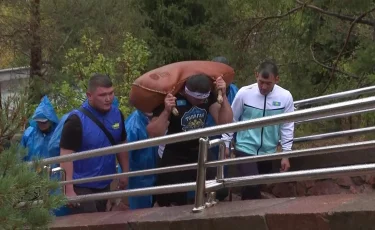 Курс на высоту: в Алматы установлен новый рекорд по подъему по лестнице на Медеу