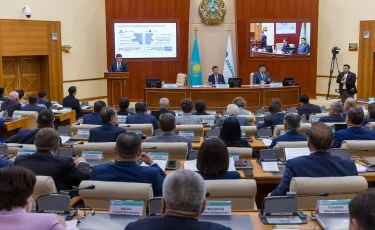 Олжас Бектенов принял участие в расширенном собрании фракции партии AMANAT