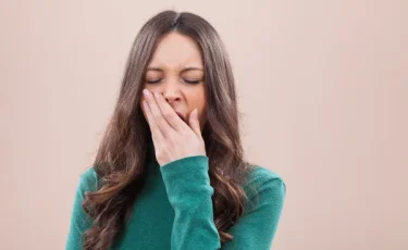 У женщины случился неожиданный перелом после неудачного зевка