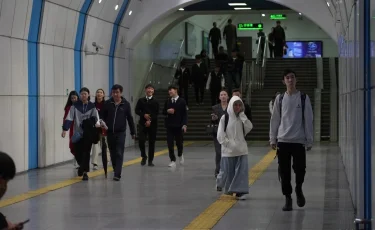 Бесплатные автобусы и продление работы метро: как в Алматы организуют транспорт после матча УЕФА