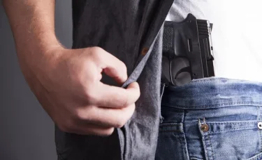 Пытался сбежать: в ВКО поймали подростка с оружием