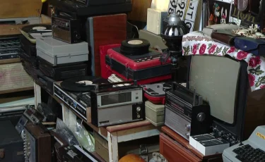 Көне сарайдағы көмбе: аралдық тұрғын ескі жәдігерлердің музейін ашты