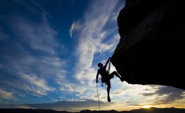 Смертельное селфи: турист упал с горы, пытаясь запечатлеть момент