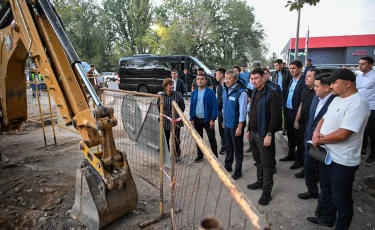 Алматы әкімі Жетісу ауданындағы су құбырының қайта жаңғырту барысын тексерді