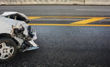 На трассе Екатеринбург - Алматы произошло столкновение трактора с легковым автомобилем