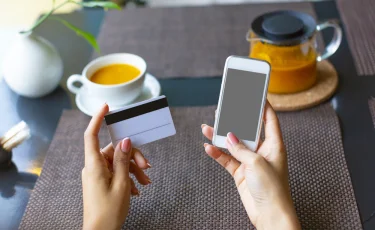 Пришла в гости и ушла с миллионом: женщина оформила кредит на своего знакомого