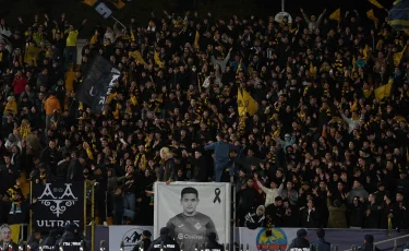 Болельщики «Кайрата» почтили память Диаса Төлеу во время матча с «Пафосом»