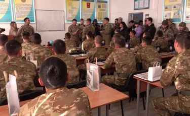 Абай облысындағы әскери бөлімде сарбаздар өмірі мен дайындығы таныстырылды